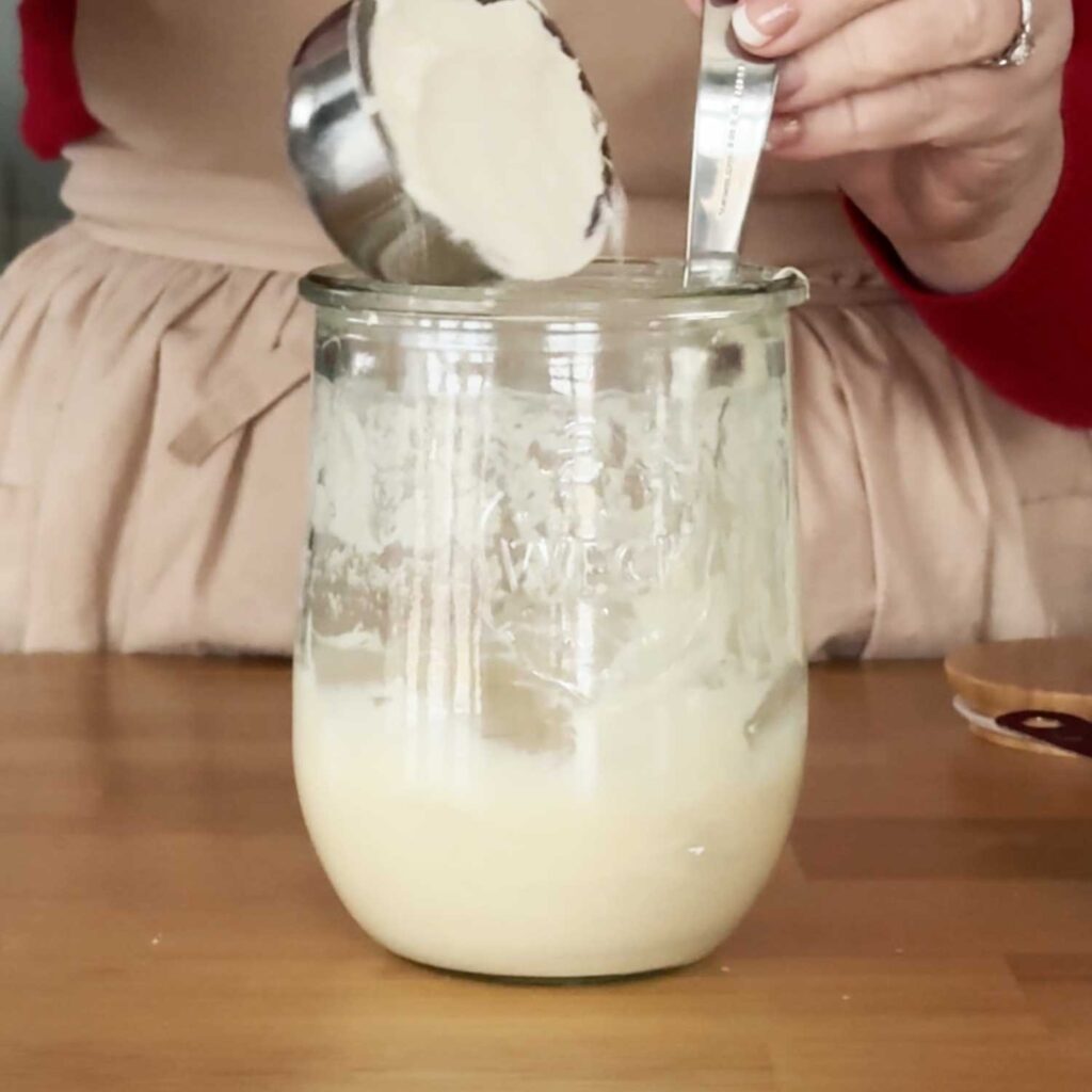 Feeding the sourdough starter mix