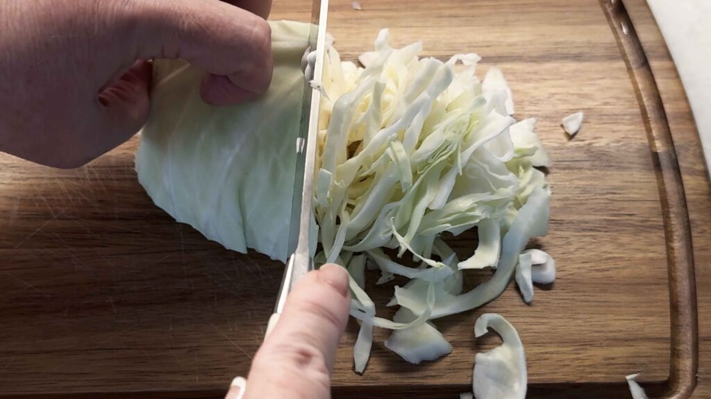 Shredding cabbage thinly