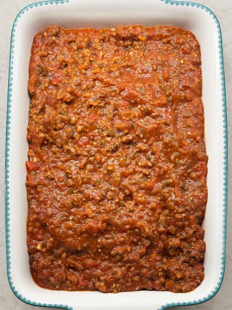 The rest of the spaghetti goes on top of the cheese layer.